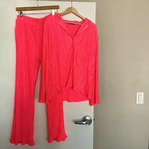 LIKE NEW Dressed in LALA pink satin plisse set